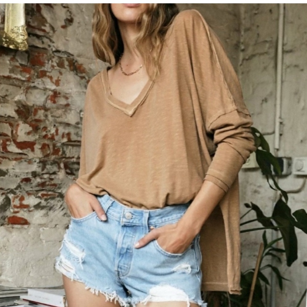 FREE PEOPLE 
ON MY MIND V-NECK SHIRT IN LIGHT EARTH